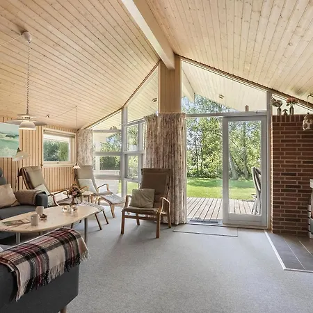 Amazing Home In Humble With Sauna * Nordenbro Vesteregn