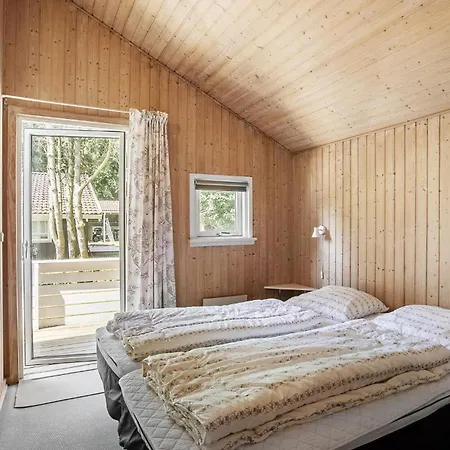 Amazing Home In Humble With Sauna * Nordenbro Vesteregn